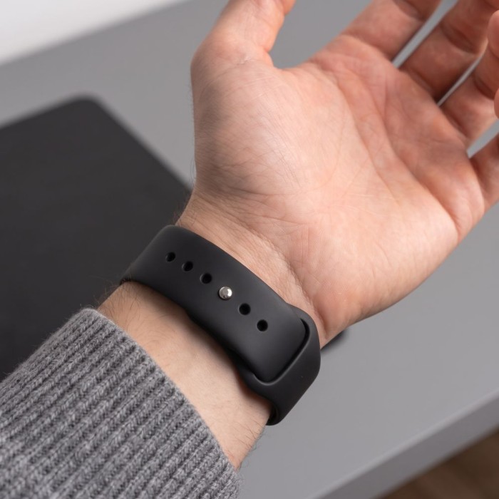 Tech-Protect Silicone Strap for Apple Watch 4 / 5 / 6 / 7 / 8 / 9 / SE / Ultra 1 / 2 (42 / 44 / 45 / 49 mm) - Black