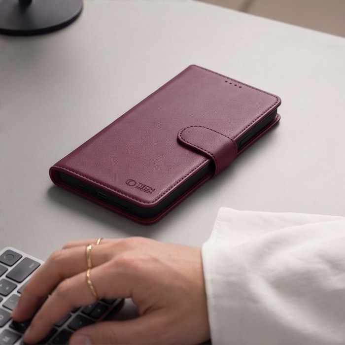 Tech-Protect Wallet MagSafe case for iPhone 17 Pro Max / 18 Pro Max - burgundy
