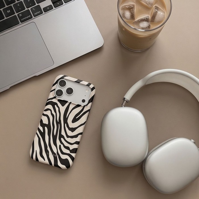 Tech-Protect Lamano MagSafe case for iPhone 18 Pro / 17 Pro - white and black