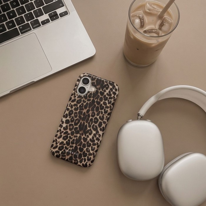 Tech-Protect Lamano MagSafe case for iPhone 17 - brown and beige