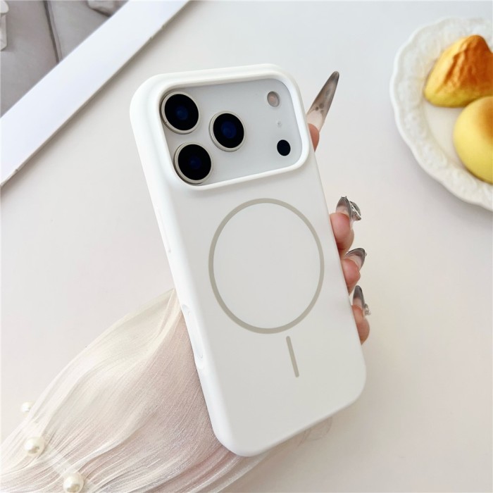 For iPhone 18 Pro / 17 Pro Magnetic Case Liquid Silicone Anti-Drop Phone Back Cover - White