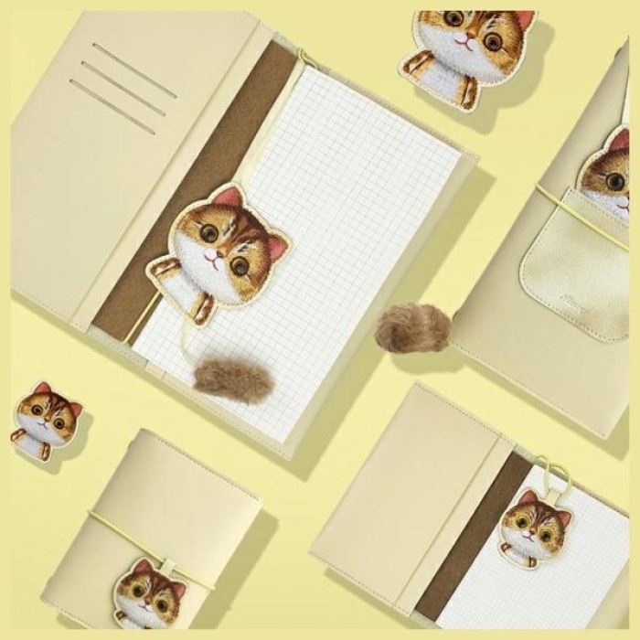 Nimmy Big Eyed Pet 2.0 Cat 2-in-1 Notebook + Pen Set - Beige